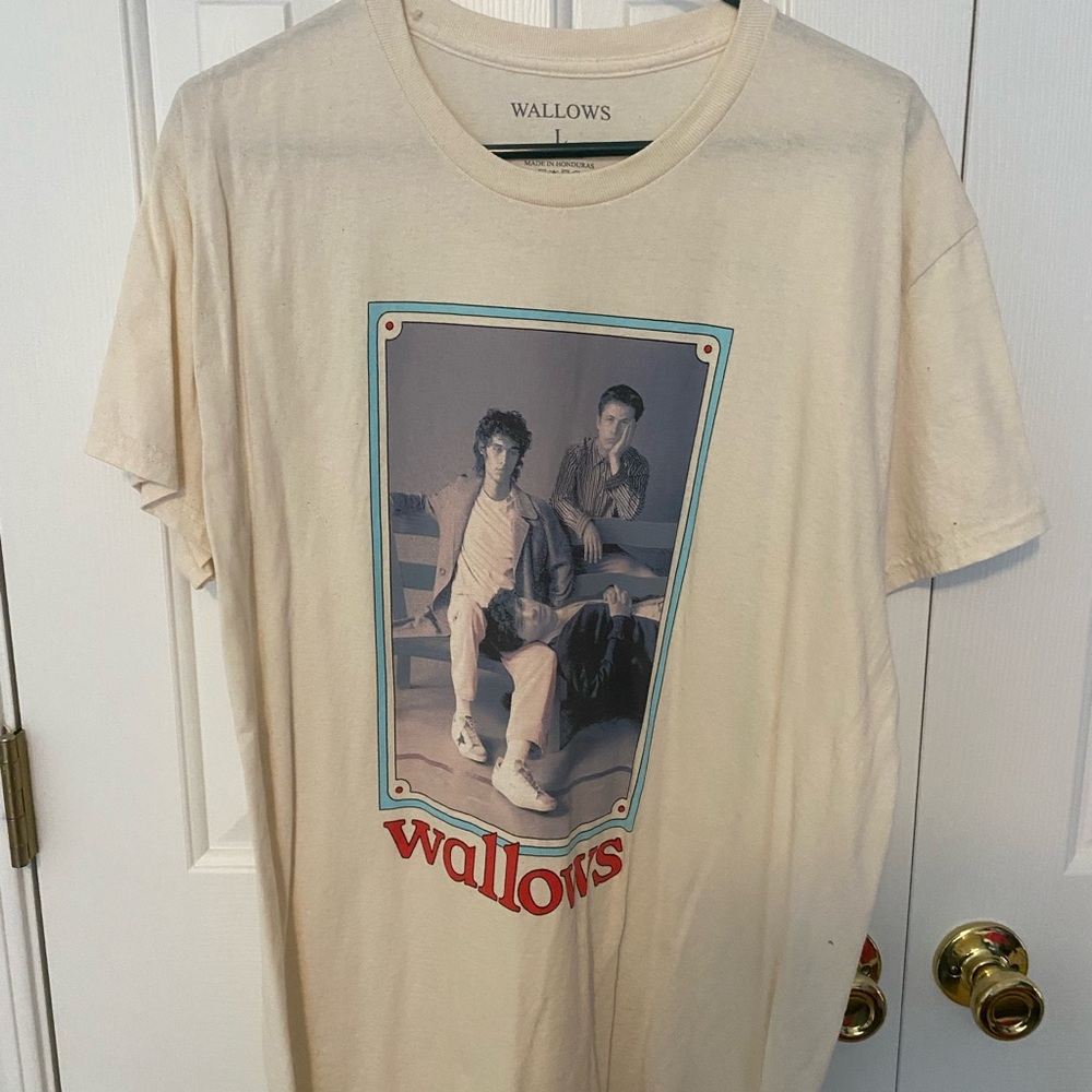 Wallows Graphic T-Shirt